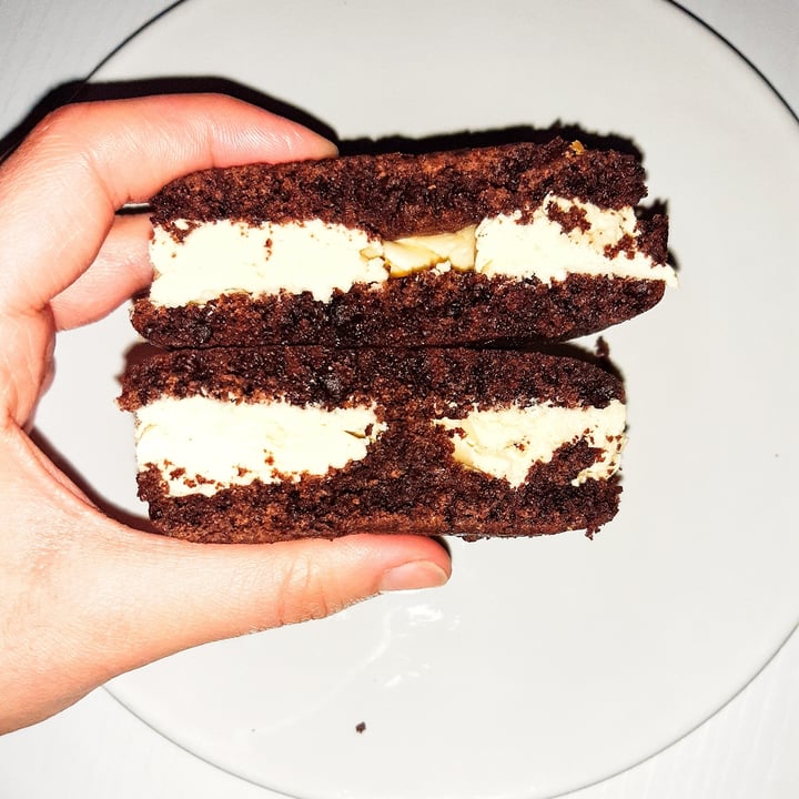 review photo of Bodigo Whoopie Vegan Pie Chocolate Caramel shared by @littleveganpanda on 17 Feb 2021 - review