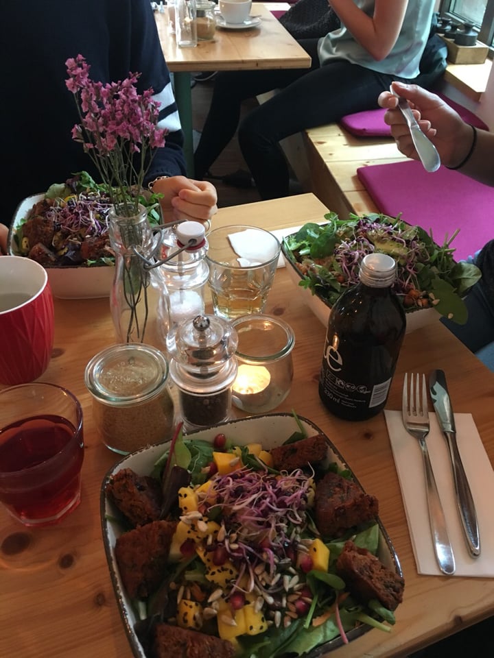 photo of Emmi's Kitchen Glockenbachviertel Pflanzerl Mango Bowl shared by @veganpassion on  22 Aug 2019 - review