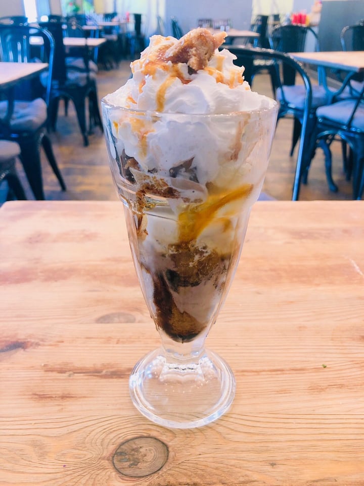 review photo of Cafe Thrive Bournemouth Honeycomb sundae shared by @lorrainev on 05 Sep 2019 - review