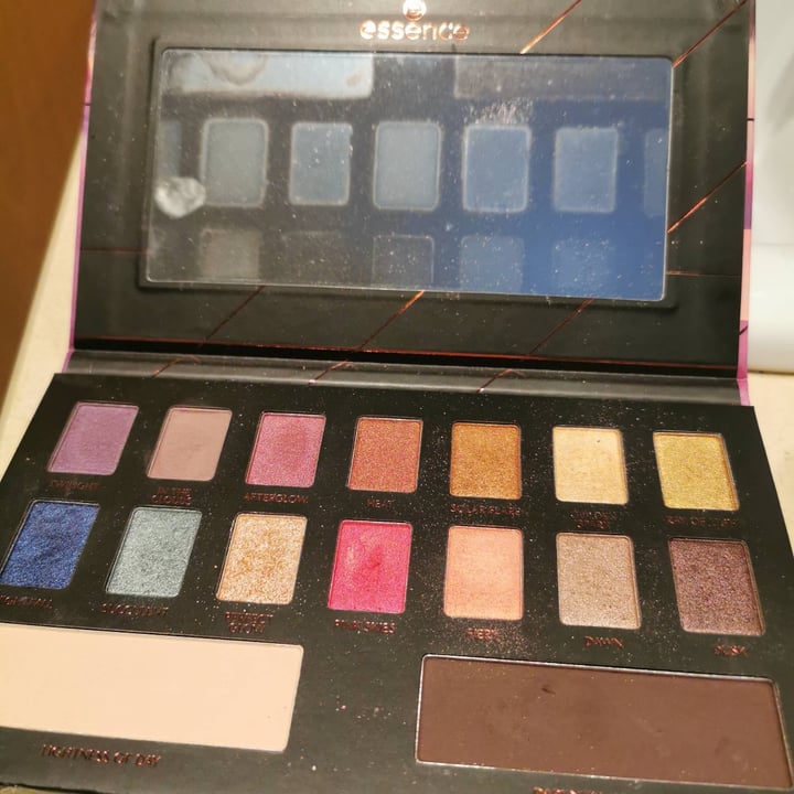 review photo of Essence Cosmetics Epic sunset Eyeshadow Palette shared by @raqueltroya on 09 Jan 2021 - review