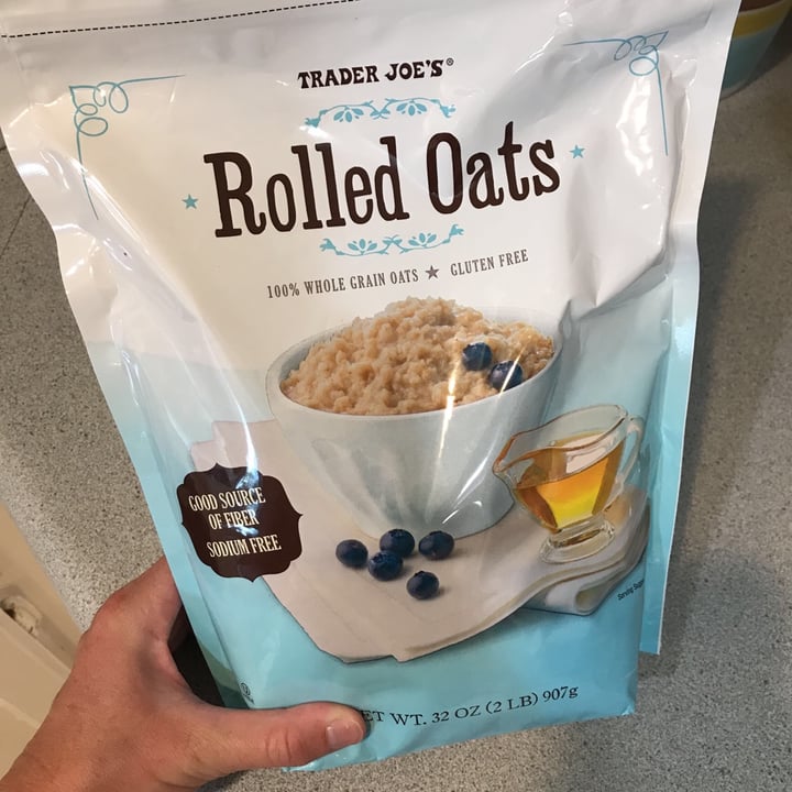 photo of Trader Joe's Rolled Oats shared by @rbrackett on  23 Aug 2021 - review