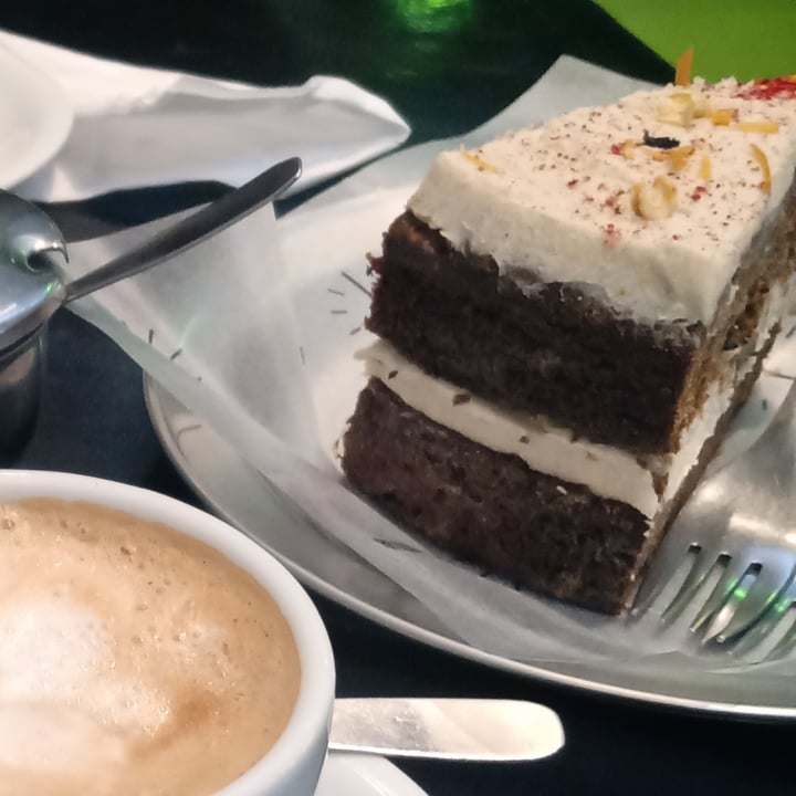 photo of Fifi Almacén Carrot cake shared by @floreciendo on  21 Aug 2021 - review