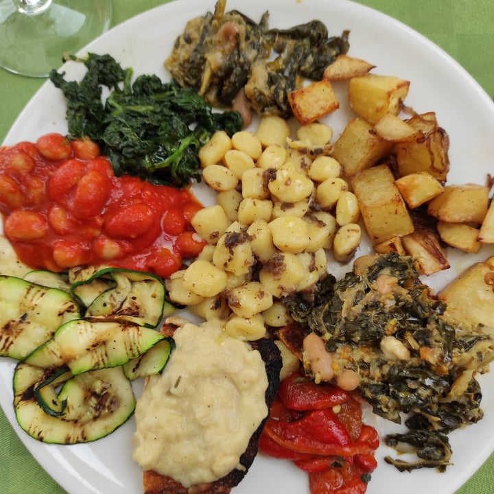 photo of Una Terrazza in Toscana (Temporarily closed) Vegan platter / Piatto vegano shared by @tuscanvegan on  17 Oct 2021 - review