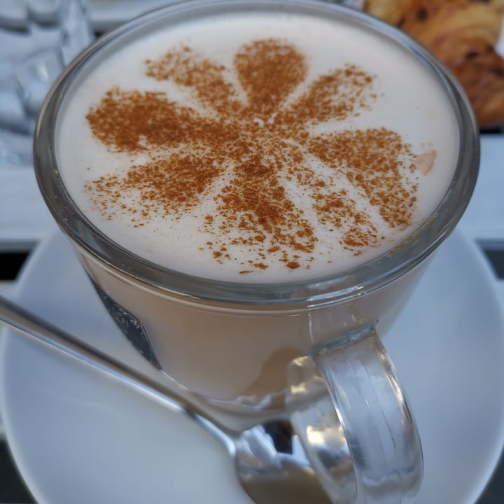 photo of Early Bird Coffee - Speciality coffee Chai Latte (soy Milk) shared by @veroberardi on  11 May 2022 - review