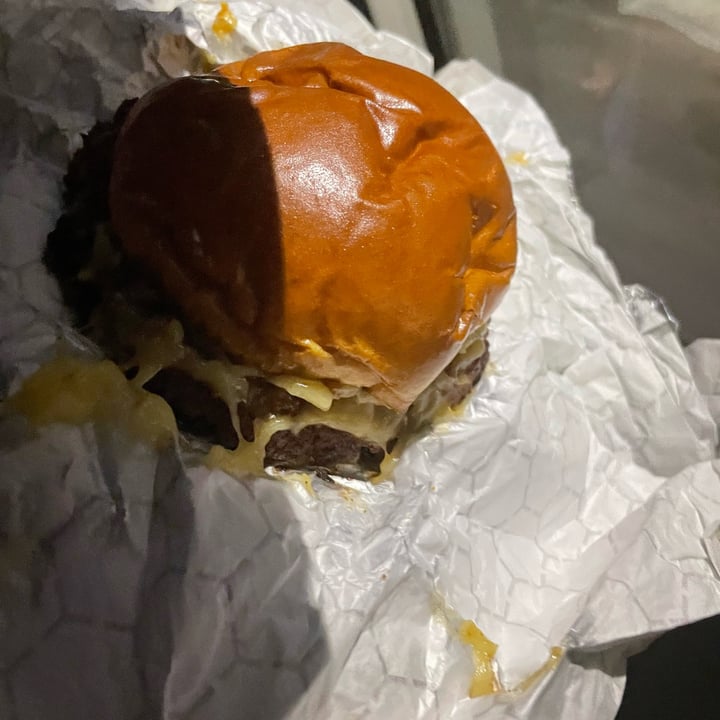 photo of Smash Me Baby smashed Truffle Burger shared by @thevagrantvegan on  23 Oct 2022 - review