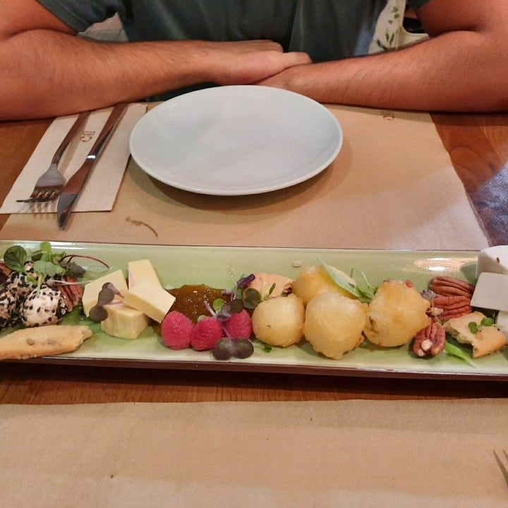 review photo of Hakuna Matata Veggie Tabla De Quesos En Textura shared by @pedrogs12 on 18 Jan 2021 - review