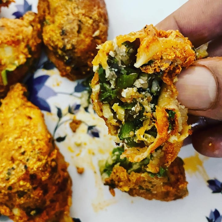 review photo of Kaarobaar - The मॉडर्न-Desi Bistro Veg Tandoori Achari Momos shared by @saketanand716vegan on 30 Sep 2021 - review