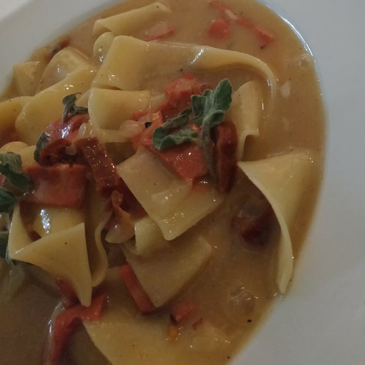 photo of Pizzi & Dixie Papardelle con bacon y salsa de queso shared by @ornitorrincavegana on  30 Dec 2021 - review