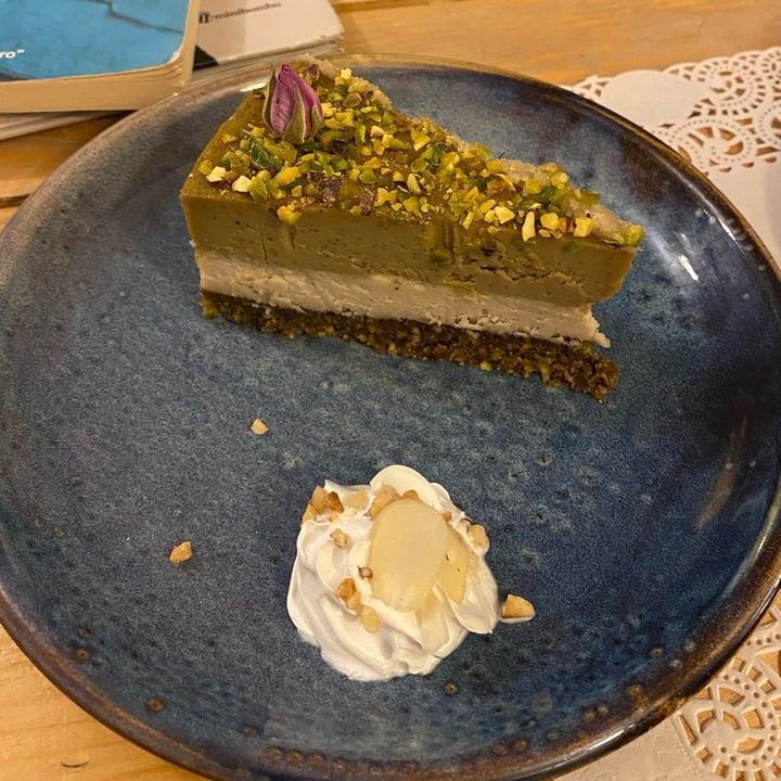 photo of Romeow Cat Bistrot Raw cake pistacchio e vaniglia shared by @valesau1980 on  27 Jan 2022 - review