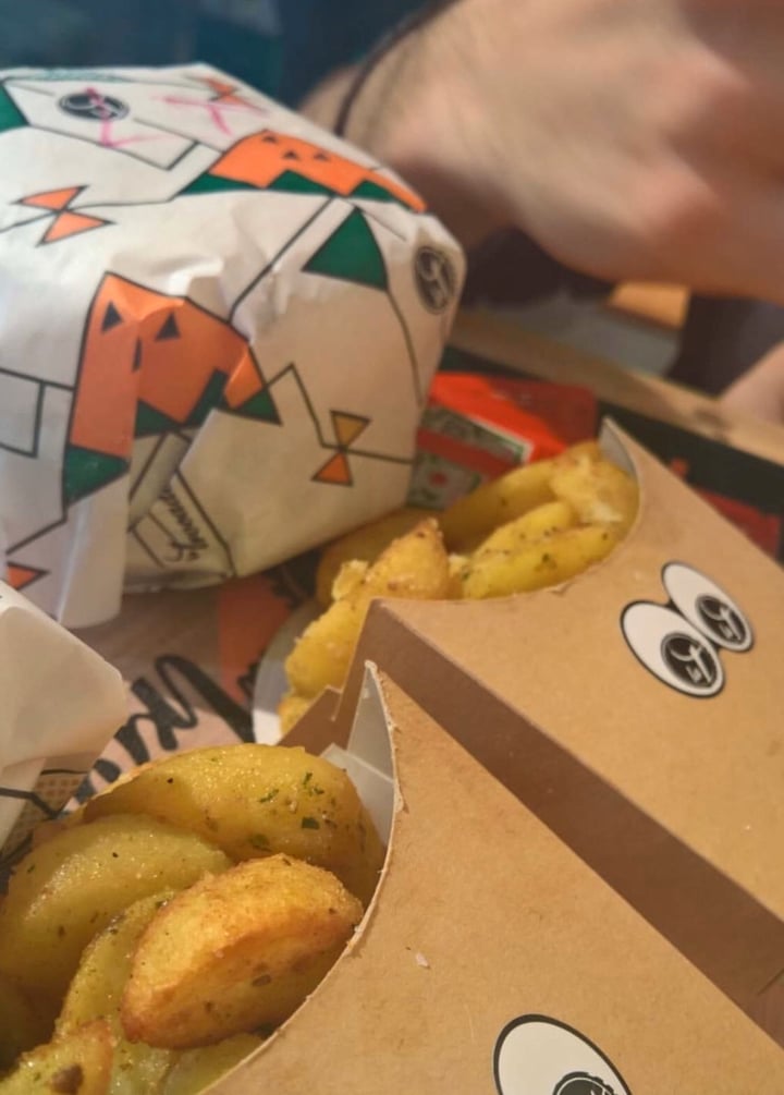 photo of La Trocadero Hamburguesas y patatas shared by @veggiesmeetsheyla on  30 Nov 2019 - review