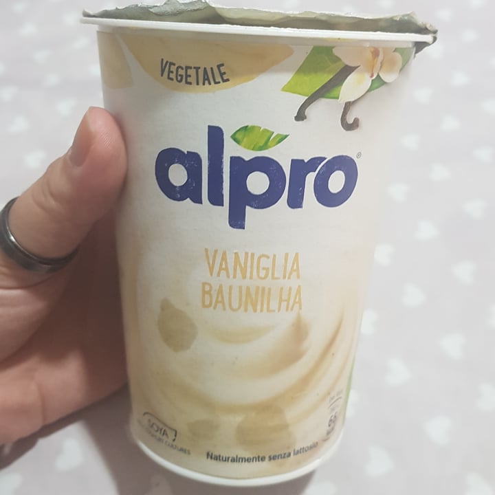 photo of Alpro soya yogurt vaniglia shared by @elemevtary on  29 Sep 2022 - review