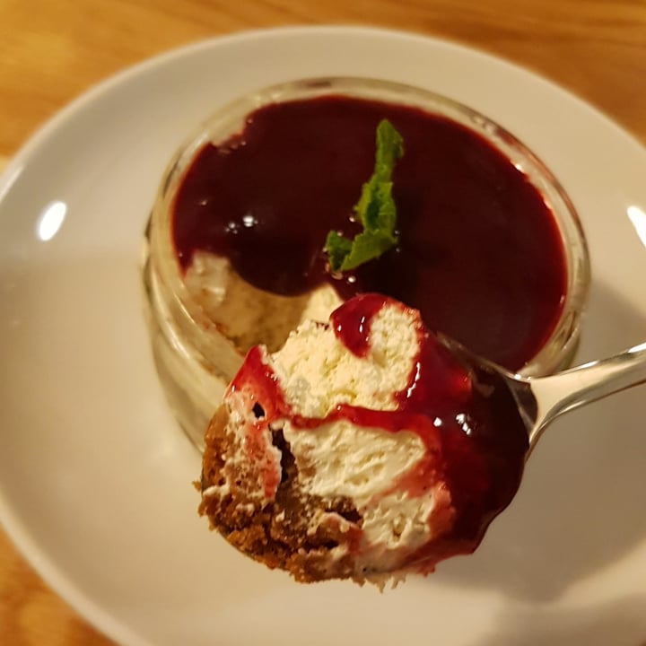 photo of Velani Cheese Cake With Berry Sauce shared by @vanpanda on  26 Nov 2022 - review