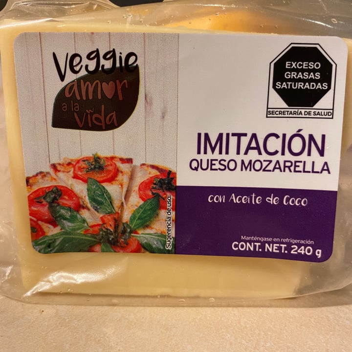 photo of Veggie Amor a la Vida Alternativa de queso estilo mozzarella shared by @rroby on  07 Jan 2022 - review