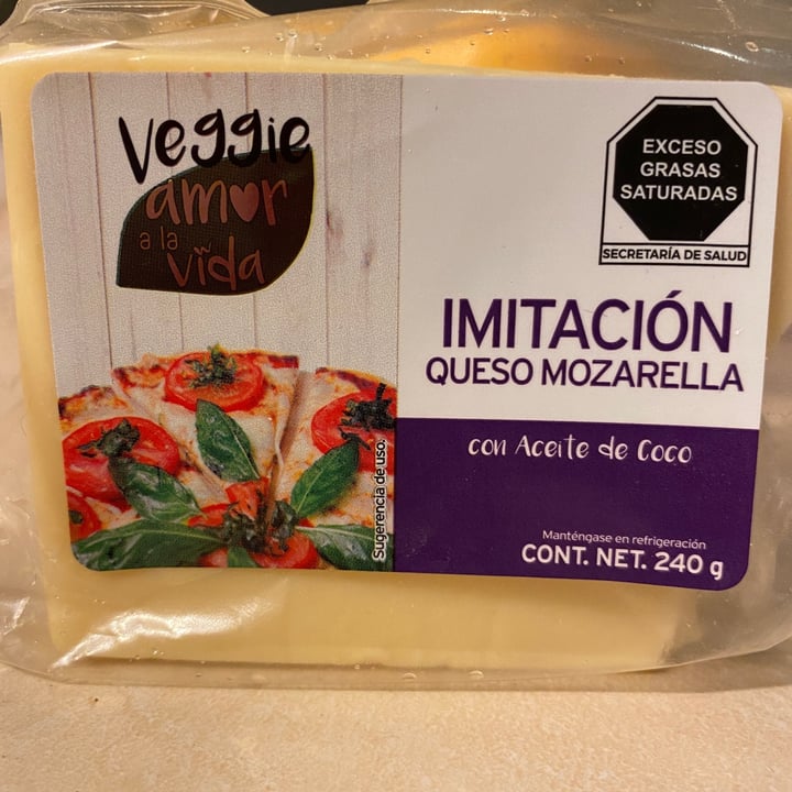 review photo of Veggie Amor a la Vida Alternativa de queso estilo mozzarella shared by @rroby on 07 Jan 2022 - review