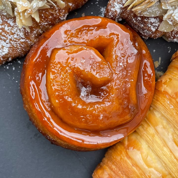 review photo of Smith + Deli cinnamon roll shared by @iak46 on 05 Jan 2022 - review