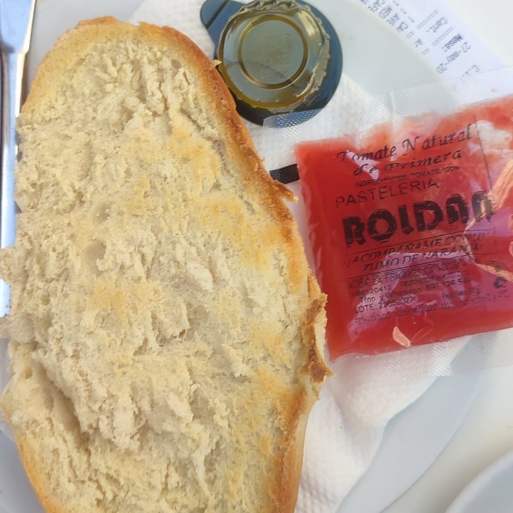 photo of Patisseries Roldán - Center tostada con tomate shared by @babel21 on  27 May 2022 - review