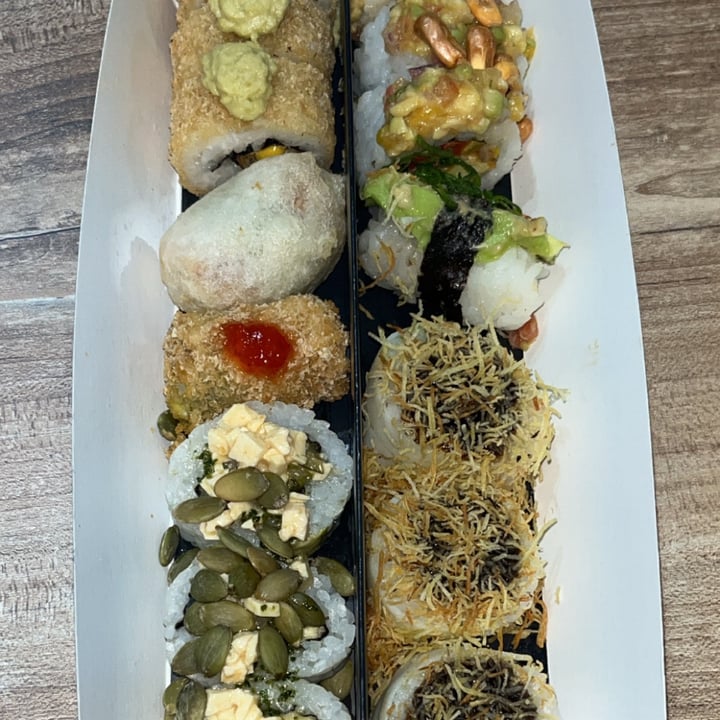 photo of SushiClub Lomitas Combinado Vegan 15 piezas shared by @lusantin on  30 Aug 2022 - review