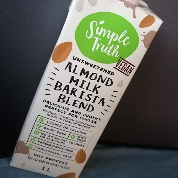 photo of Simple Truth Barista Blend Almond Milk shared by @leandri-k on  04 Sep 2022 - review