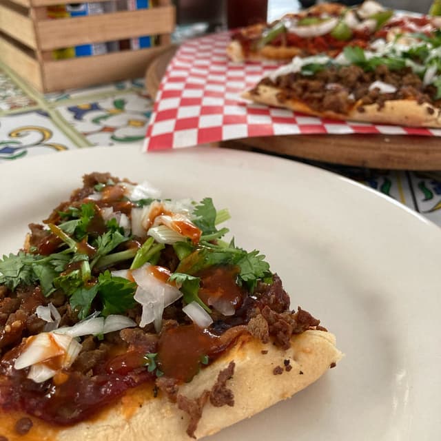 Photo of the dish “Pizza mexicana con suadero”