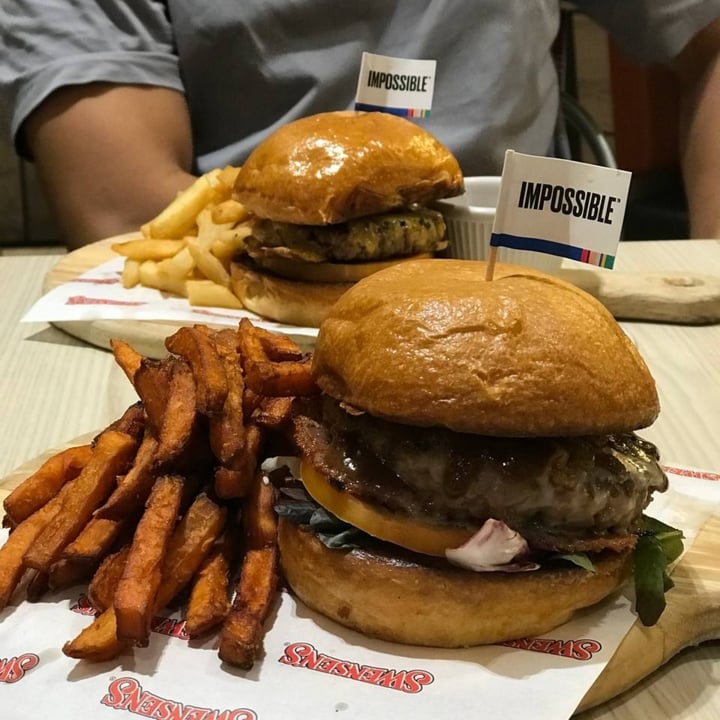 photo of Swensen's Impossible Burger shared by @junhaochanjh on  03 Jan 2022 - review