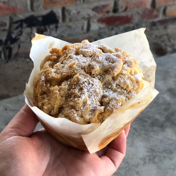 photo of Food Lover’s Market Apple & Cinnamon Muffin shared by @lenicpretorius on  08 Oct 2021 - review