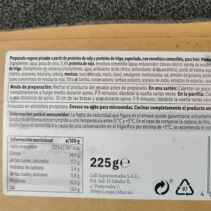 photo of Next Level Meat Next Level Bratwurst Vegan Spicy Style shared by @megustaelcoliseo on  12 Apr 2021 - review