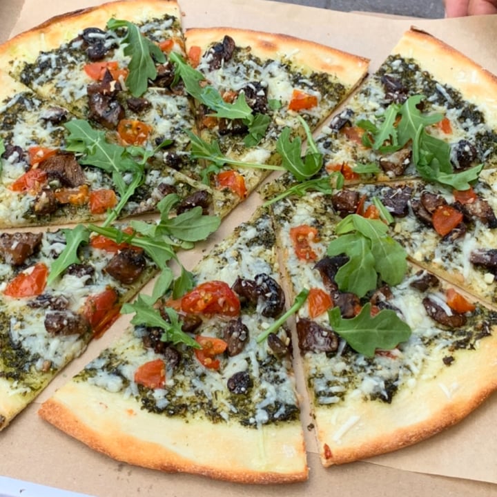 photo of CHEZ ZAC Pizzeria - Delivery / Livraison / Takeaway Vegan Pesto shared by @mariarjs on  15 Nov 2021 - review