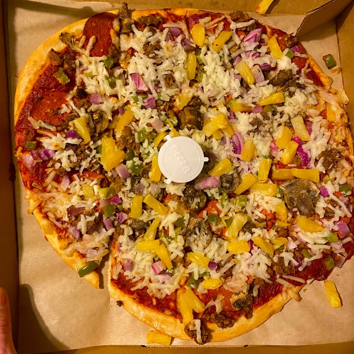 review photo of LaRosa's Pizza Roselawn Plant Based Deluxe shared by @timvegmalone on 01 May 2022 - review