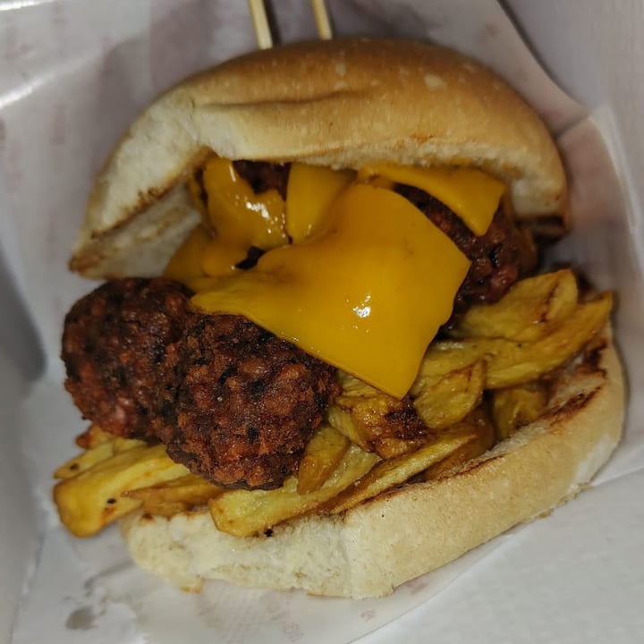 review photo of Aus Spendimeno Panino con polpette, cheddar e patatine shared by @manuelocchetti on 28 Apr 2022 - review