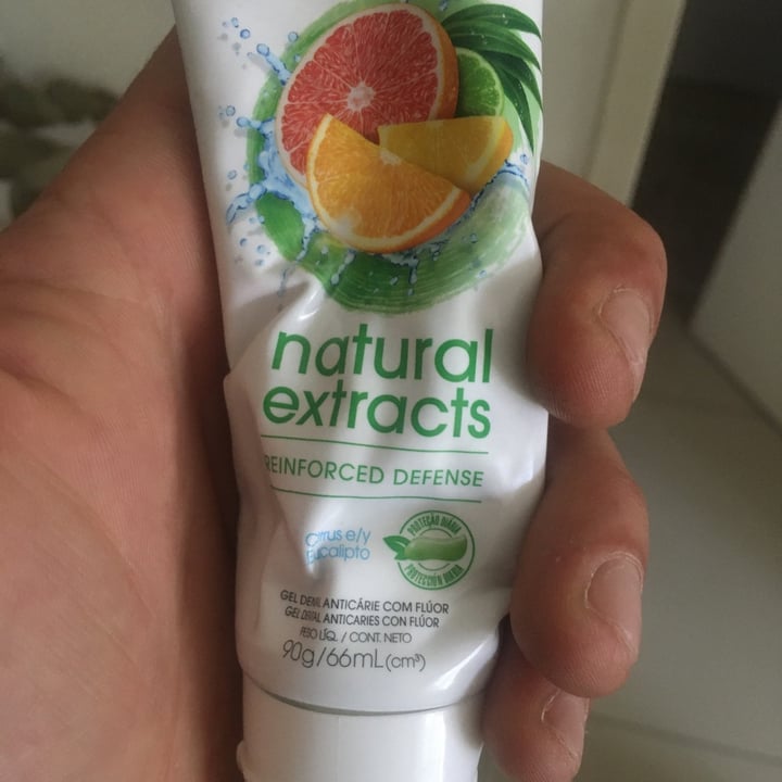 photo of Colgate Natural extracts Cúrcuma y Yerbabuena  shared by @tatojeanney on  08 Dec 2021 - review