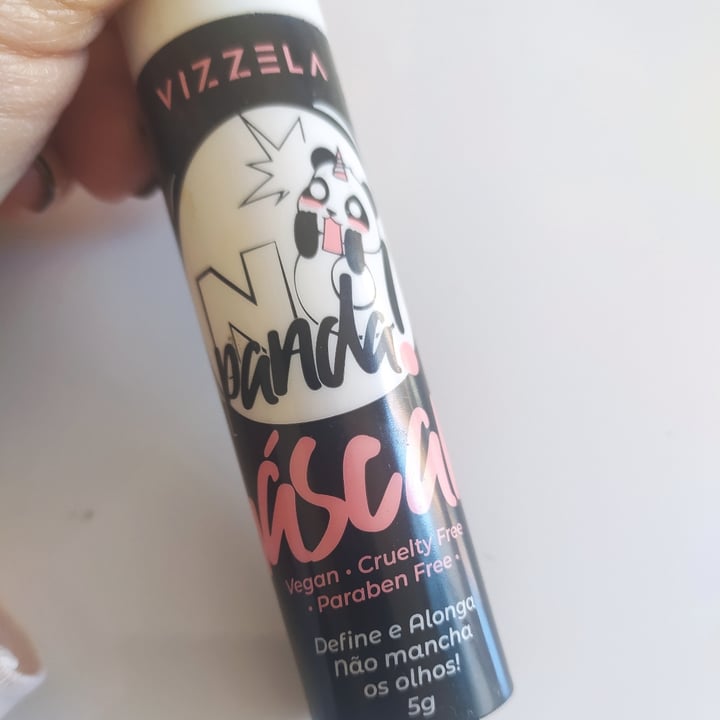 photo of Vizzela Cosméticos GRL PWR máscara para pestañas shared by @kathydupont on  13 Jul 2021 - review