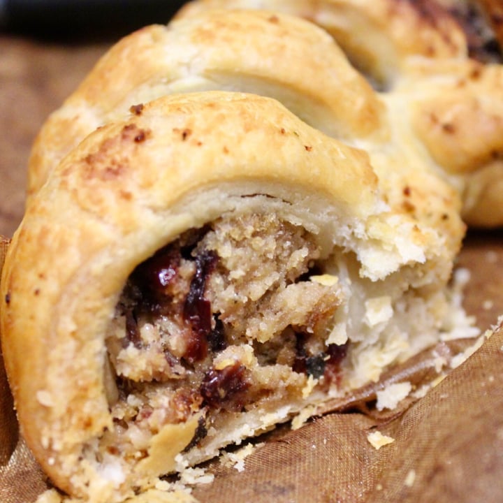 photo of Vemondo  Vegan cranberry and sausage wreath shared by @chantelle9607 on  30 Oct 2021 - review