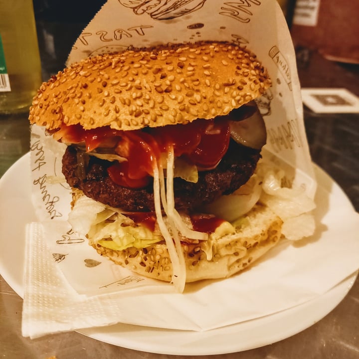 photo of Yoyo Foodworld Hawaii Burger shared by @c1audia on  28 Nov 2021 - review