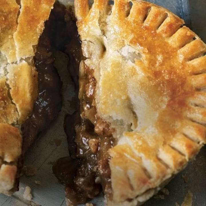 photo of Linda McCartney's 2 vegetarian Country pies shared by @veggie1995 on  11 May 2021 - review