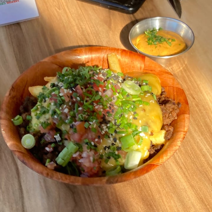 photo of Lekker Vegan Hyde Park Loaded fries shared by @elenebehrens on  27 Jul 2021 - review