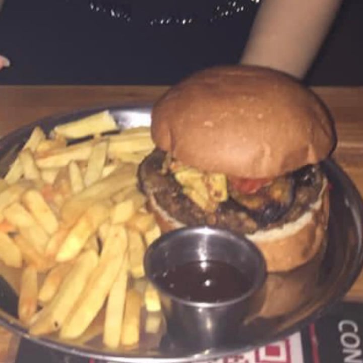 photo of La Mala Pub Hamburgesa veggie shared by @micagiac on  25 Mar 2021 - review