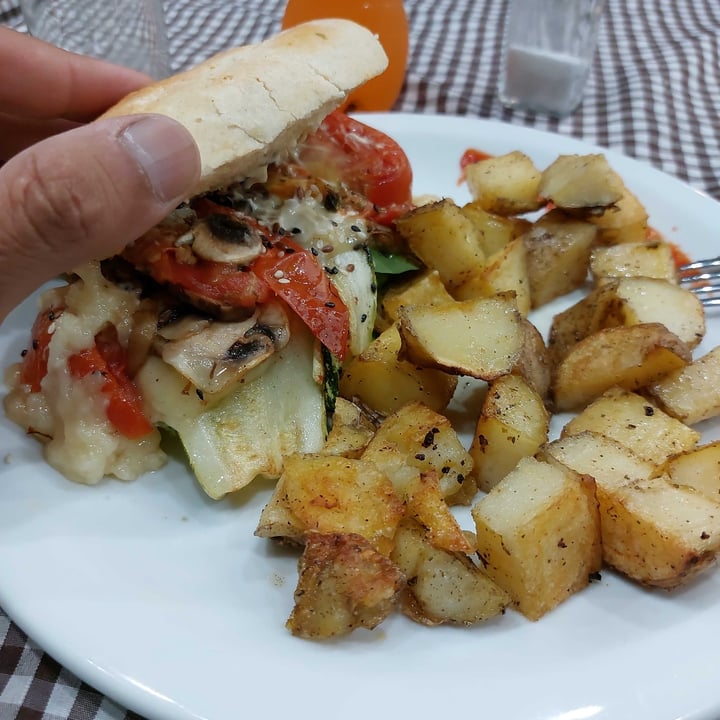 photo of El patio vegan Sándwich Vegan shared by @titarruski10 on  15 Jan 2022 - review