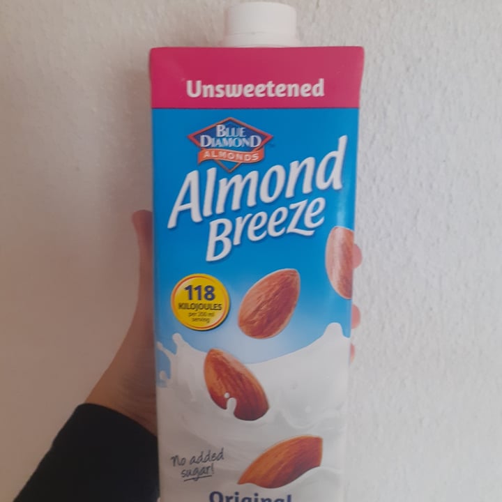 photo of Blue Diamond Almond breeze unsweetened shared by @plantbasedpisces on  28 Nov 2021 - review