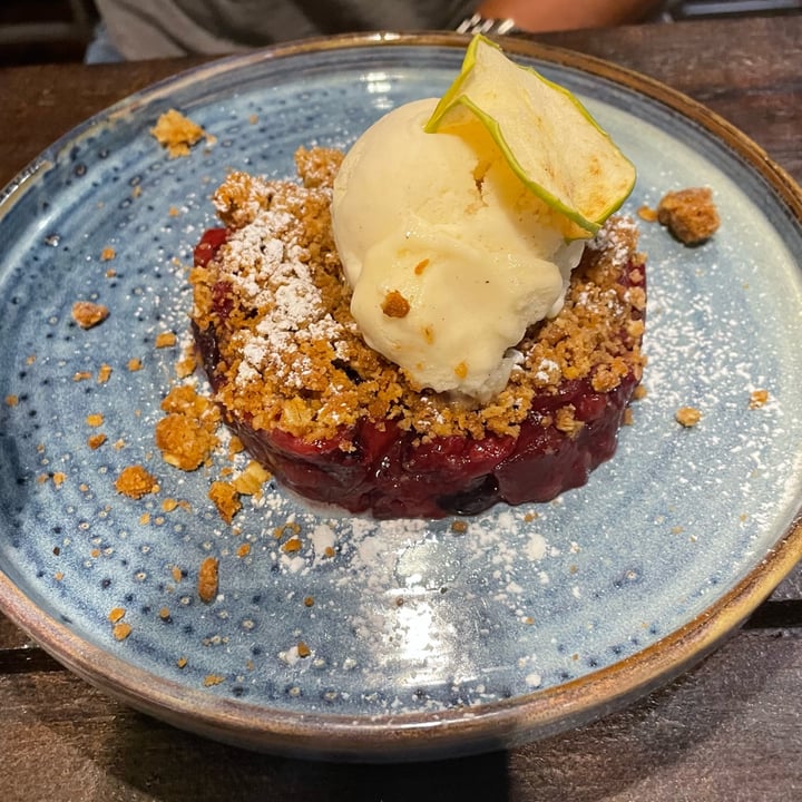 photo of Punk Pasta Apple and Berry Crumble shared by @appleappleamanda on  04 Aug 2022 - review