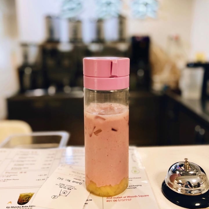 photo of Mong Cha Cha Cafe 梦茶茶 Berry Tropical Dream Bubble Tea shared by @consciouscookieee on  01 Dec 2021 - review