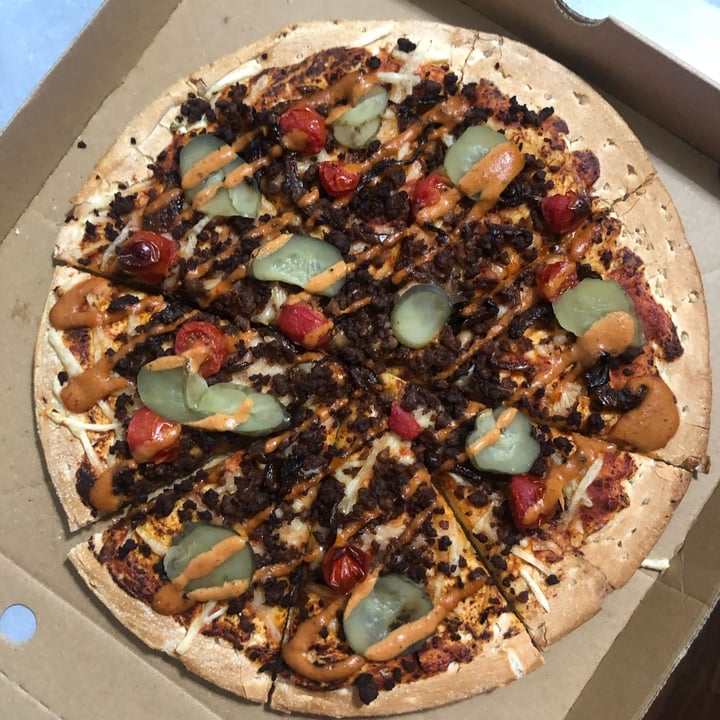 review photo of Crust Gourmet Pizza Bar Nerang Vegan Not Beef Royale shared by @nicoletoomey on 15 Oct 2022 - review