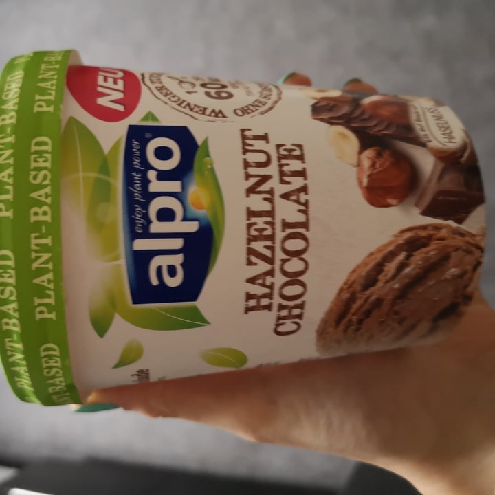 photo of Alpro Hazelnut Chocolate Ice Cream shared by @svennilii on  17 Nov 2020 - review