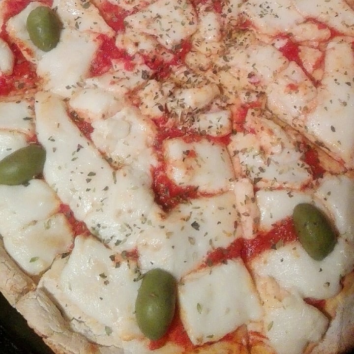 photo of Empanadas de 10 Pizza de Muzzarella a la piedra shared by @vikvegan on  25 Apr 2021 - review