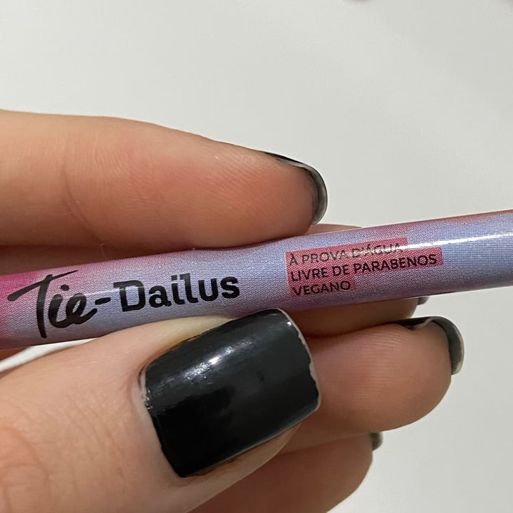 photo of Dailus Lápis Delineador Colorido shared by @claracastelani on  27 Jul 2021 - review