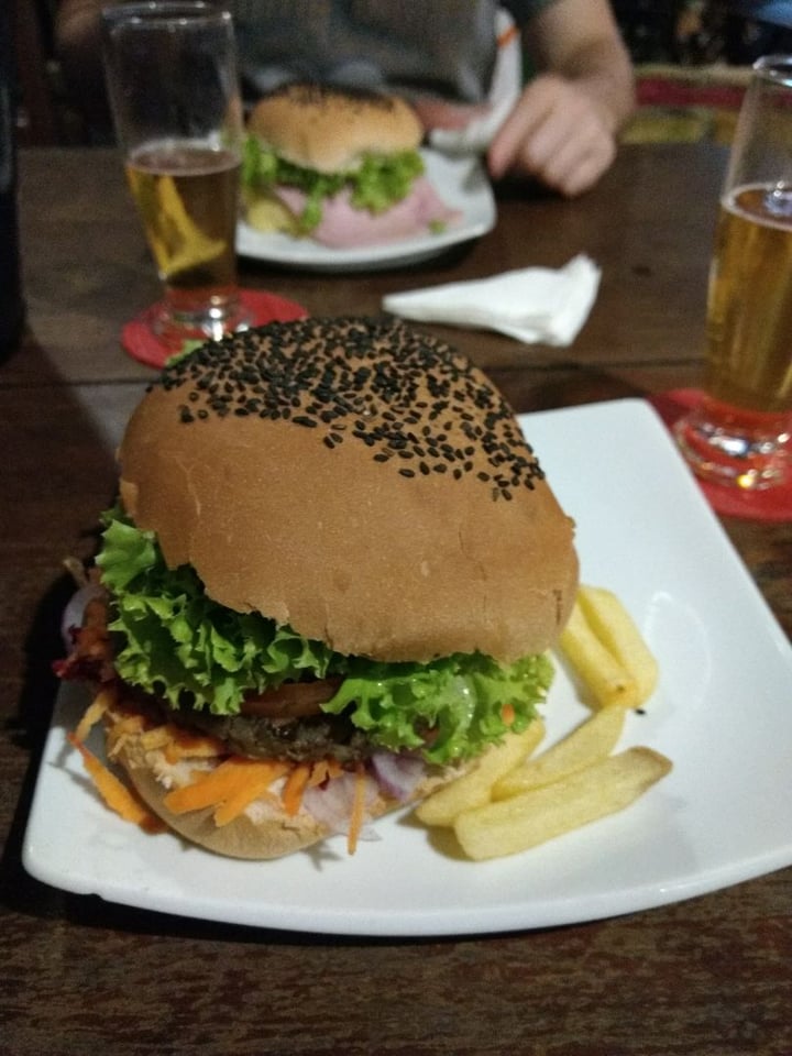 photo of Praia da Pipa Hamburguesa Vegana shared by @floportalesi on  13 Aug 2019 - review
