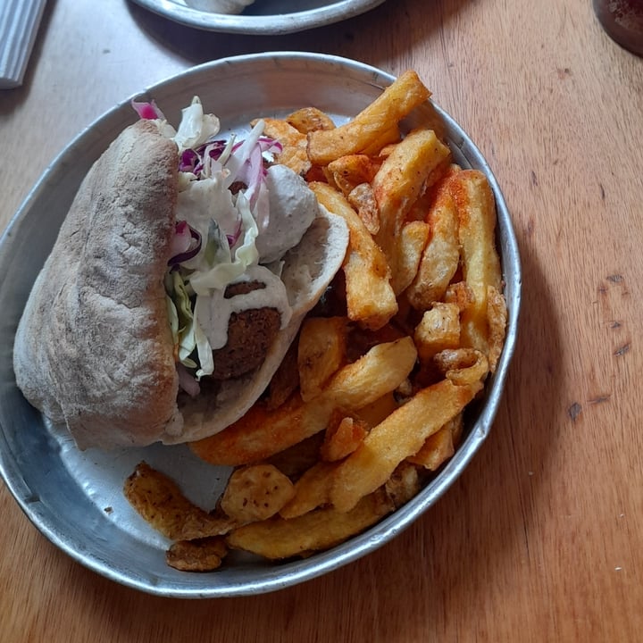 review photo of Benaim Sandwich De Falafel shared by @emilcegt on 25 Dec 2021 - review