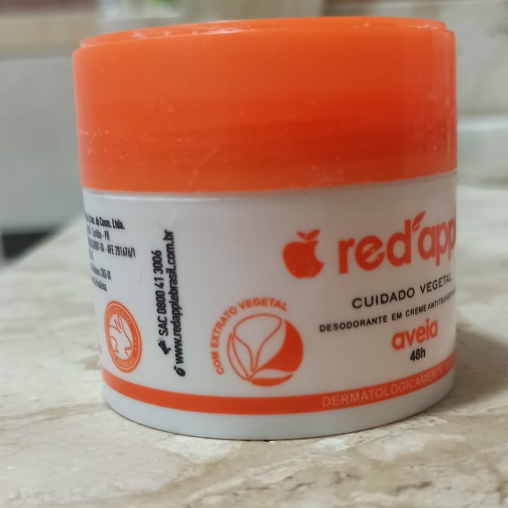 photo of Red apple Desodorante em creme antitranspirante shared by @lonelygoddesz on  28 Apr 2022 - review