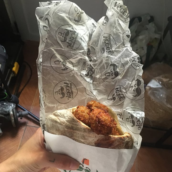 photo of Veggie Medio Oriente Falafel sandwich shared by @lauchis on  27 Dec 2021 - review