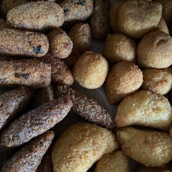 review photo of Pizza Radha Bistrô Vegano Salgadinho frito sortido shared by @claracastelani on 01 Jan 2022 - review