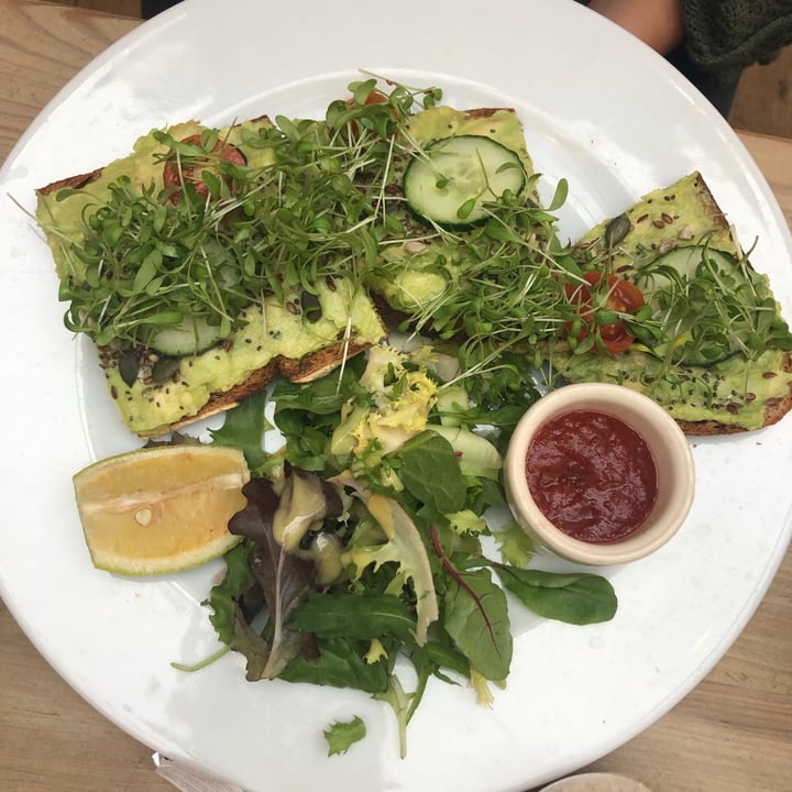 photo of Le Pain Quotidien Avocado Toast shared by @ginevrafigini on  12 Sep 2021 - review